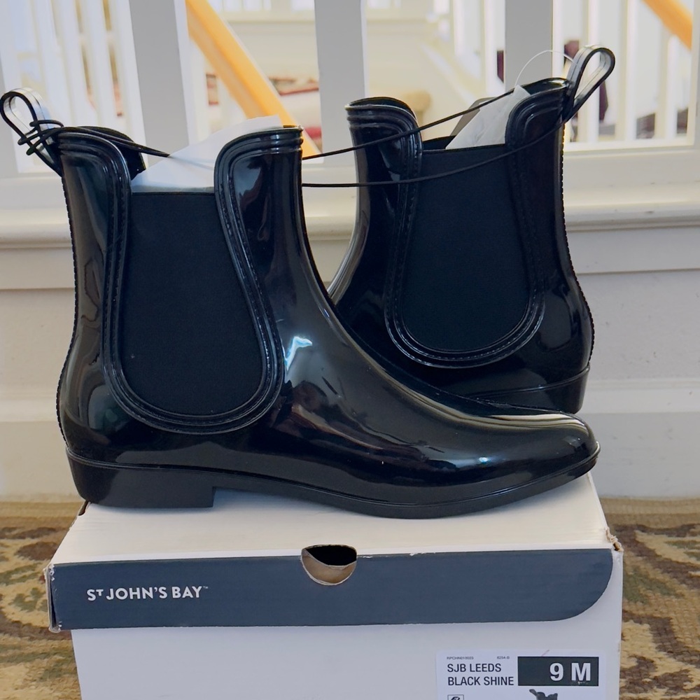 St.John's Bay Women's Leeds Flat Heel Rain Boots/ Color: Black/ Size: 9